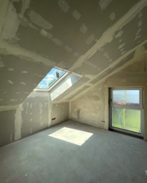 Raum-in-from-kerstin-bertz-helmbrecht-kernsanierung-karlsruhe-innen-dachfenster-2