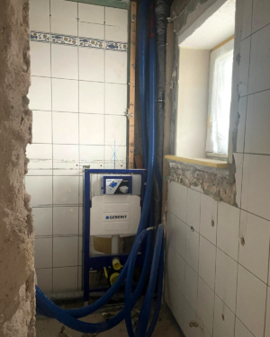 Raum-in-from-kerstin-bertz-helmbrecht-kernsanierung-karlsruhe-sanitär-rohbau
